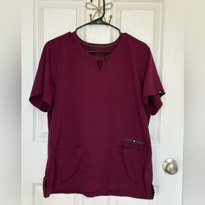 Beyond Scrubs Top - Women’s Scrub Top Size Large Maroon